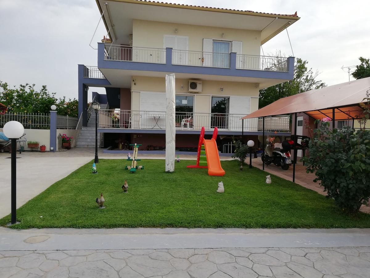 Rea'S House Vrachati Exterior photo