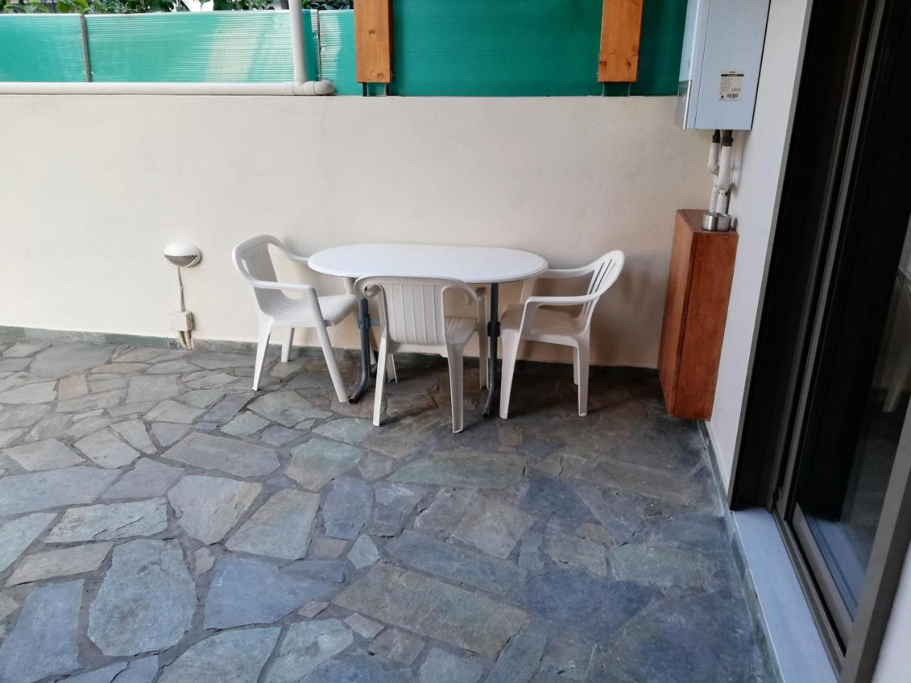 Rea'S House Vrachati Exterior photo