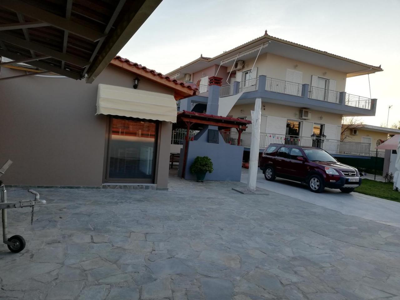 Rea'S House Vrachati Exterior photo