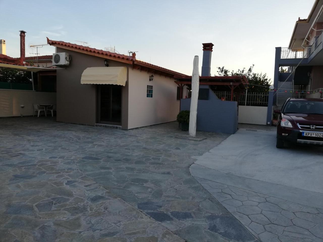 Rea'S House Vrachati Exterior photo